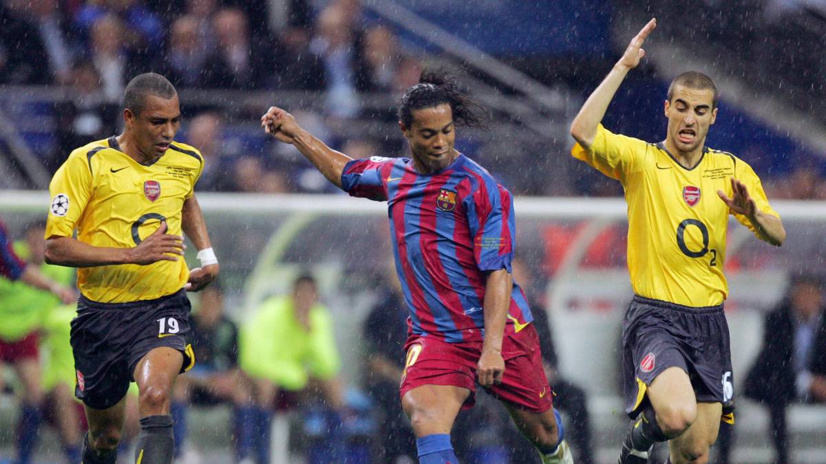 Überhaupt ist die Königsklasse zunächst jahrelang nicht der Wettbewerb der Katalanen. Erst 2006 gewinnt man, auch begünstigt durch den frühen Platzverweis für Arsenal-Torwart Jens Lehmann, erstmals den Henkelpott. Im Anschluss dominiert man die Champions League aber wie kaum ein anderes Team