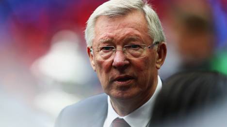 Sir Alex Ferguson musste sich aufgrund von Hirnblutungen einer Not-OP unterziehen