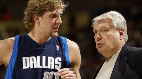 Don Nelson, Dirk Nowitzkis erster NBA-Trainer, ist mit 86 Jahren gestorben, worauf Nowitzki emotional reagierte und Nelson für seinen Glauben an ihn und seine frühe Förderung dankte.