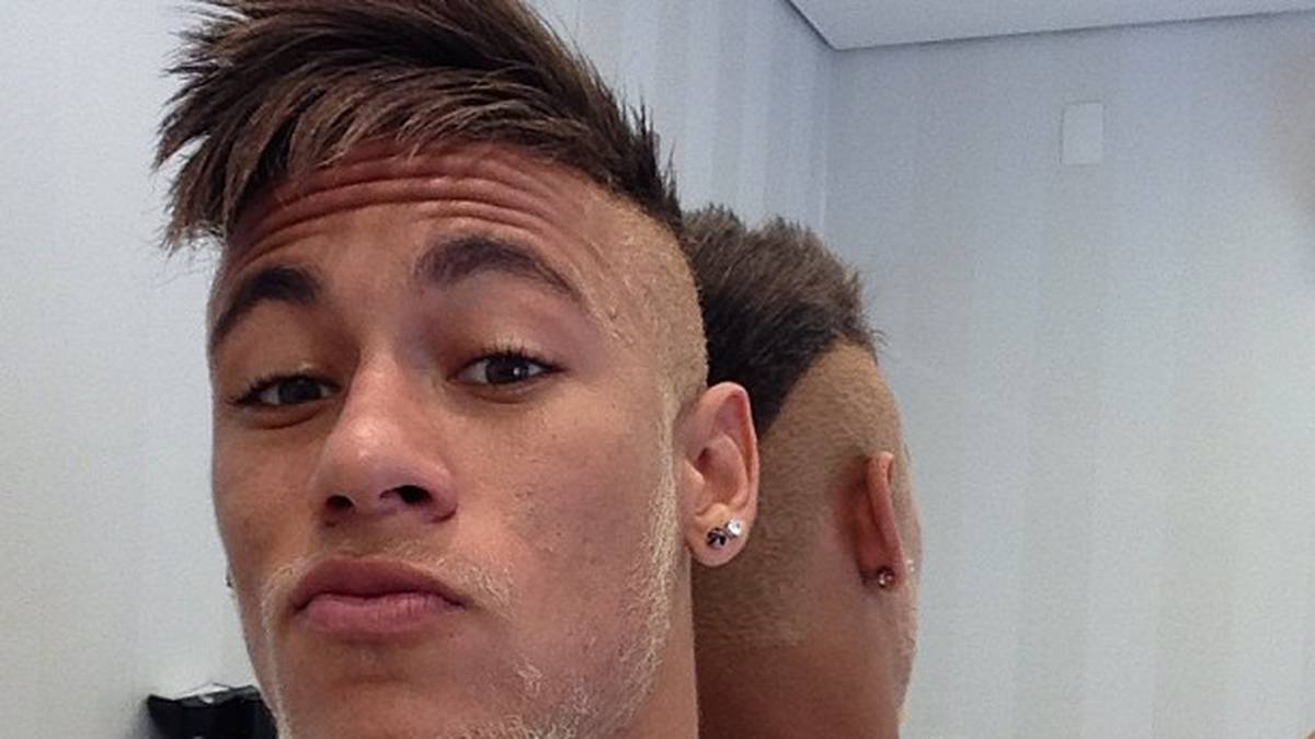 Oben braun, unten blond: Im Dezember 2012 überrascht Neymar seine Fans mit Hahnenkamm und gefärbtem Bart