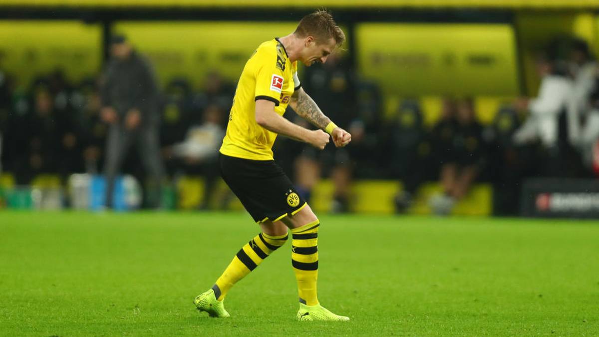 DORTMUND, GERMANY - OCTOBER 19: Marco Reus of Borussia Dortmund celebrates his team's victory at full-time after the Bundesliga match between Borussia Dortmund and Borussia Moenchengladbach at Signal Iduna Park on October 19, 2019 in Dortmund, Germany. (Photo by Dean Mouhtaropoulos/Bongarts/Getty Images)