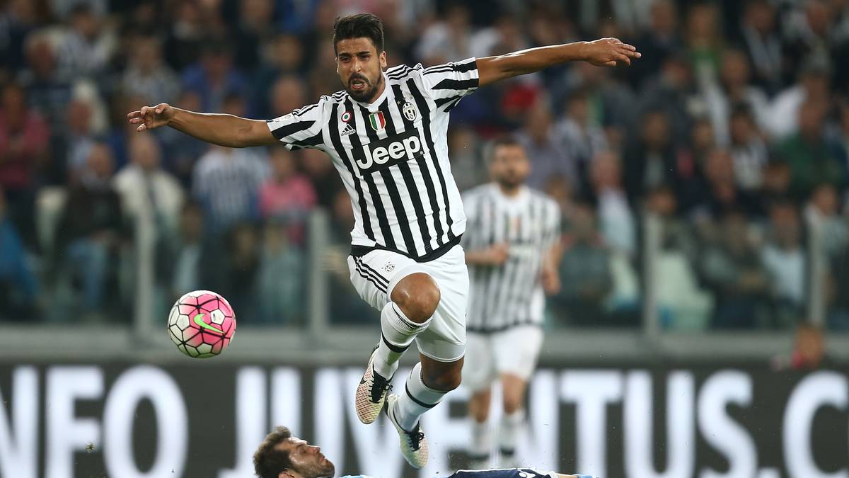 Realistischer wäre ein Wechsel in die italienische Serie A. Mit Nationalmannschafts-Kollege Sami Khedira versteht sich der Champions-League-Sieger auf dem Feld blind und könnte mit dem Schwaben ein kongeniales Mittelfeld-Duo der abgeklärten Kämpfer bilden