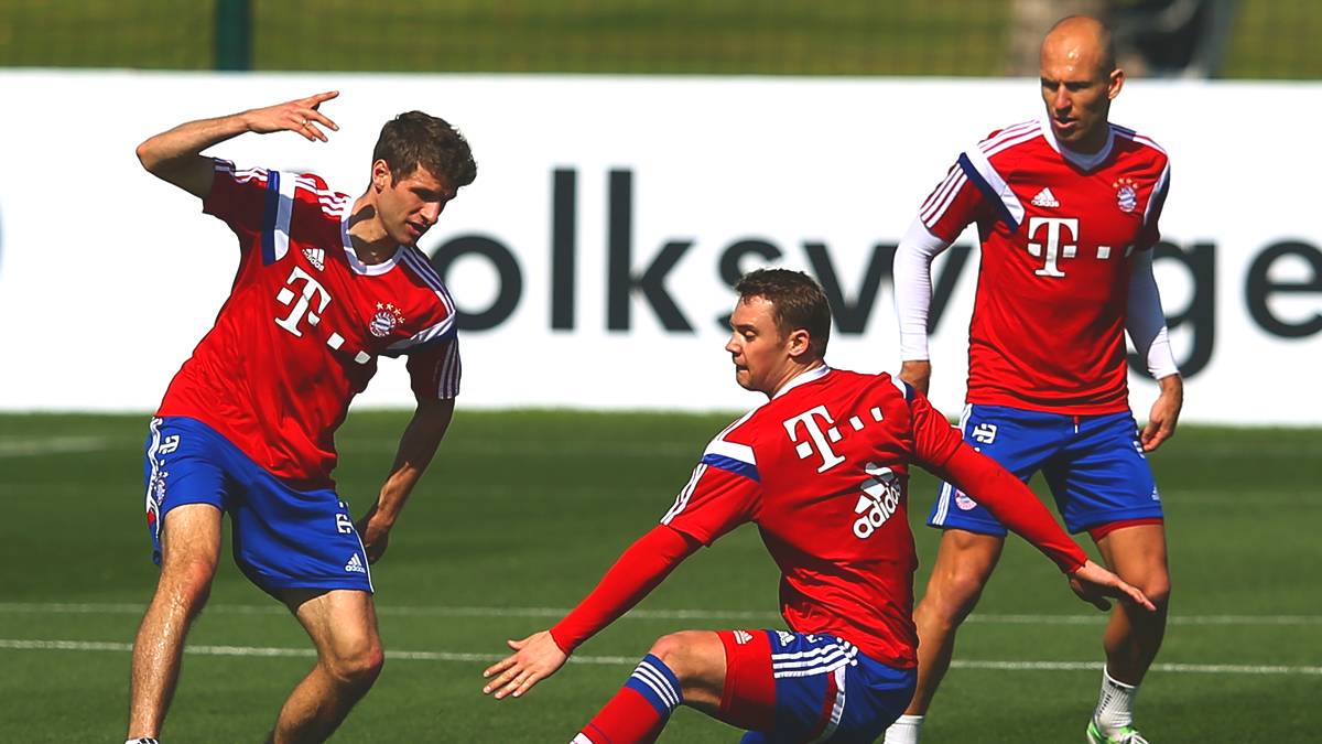 Thomas Müller, Manuel Neuer und Arjen Robben im Trainingsspiel in Doha