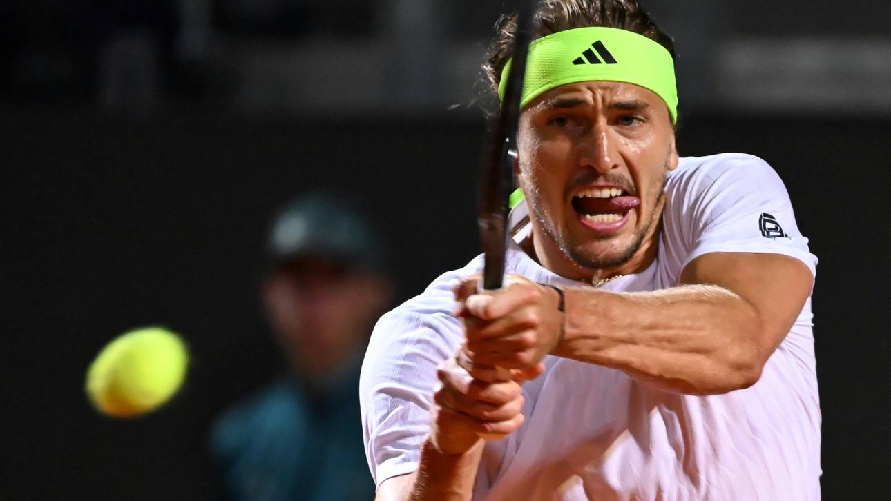 Zverev siegt nach Stolperstart