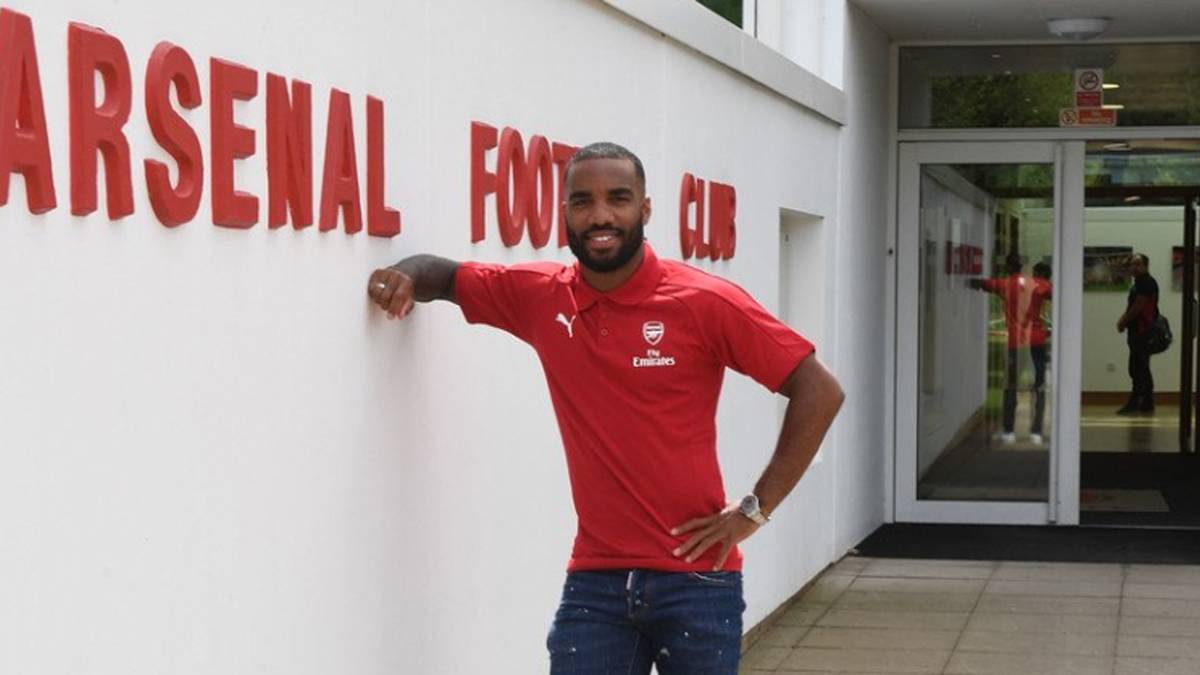 Seit dem 5. Juli ist ALEXANDRE LACAZETTE der teuerste Deal des aktuellen Transferfensters. Der 26-Jährige Franzose kommt für die Rekordsumme von bis zu 60 Millionen Euro von Olympique Lyon zum FC Arsenal und wird damit Teamkollege der deutschen Weltmeister Mesut Özil, Shkodran Mustafi und Per Mertesacker