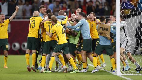 Große Freude bei den australischen Spielern nach dem Gewinn des Elfmeterschießens