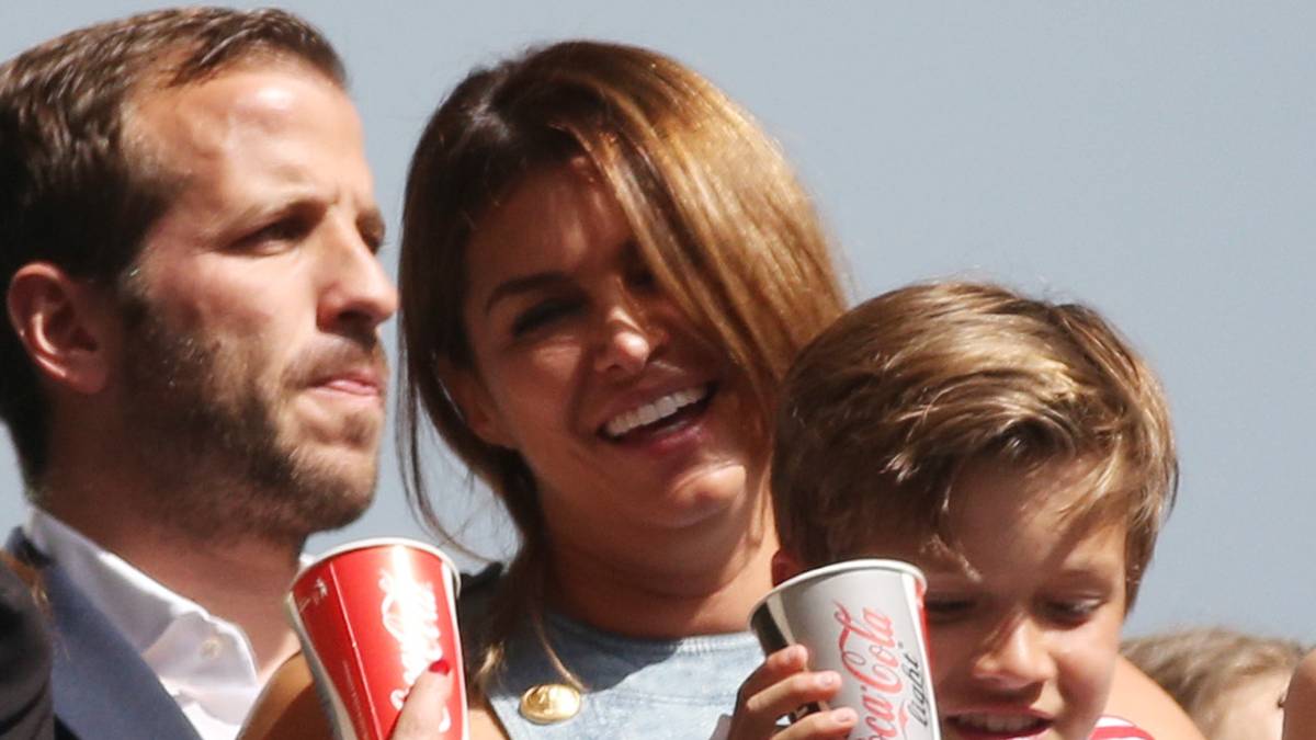 Das letzte gemeinsame Foto aus dem Stadion. Am 23. Mai sind beide zusammen mit van der Vaart´s Sohn Damian beim Spiel des HSV gegen Schalke im Stadion. Der HSV rettet sich in die Relegation und bleibt erstklassig
