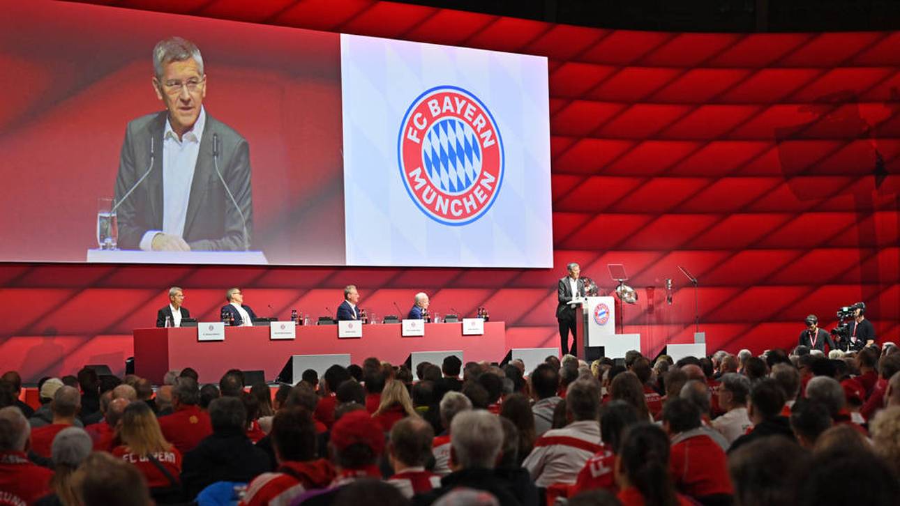 Bayern-Präsident Herbert Hainer bei seiner Rede auf der JHV 2023