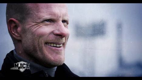 Für Toni Söderholm wird die WM in Riga die zweite Eishockey-Weltmeischaft als deutscher Bundestrainer. Rick Goldmann hat ihn für die Doku N.ICE auf dem Weg zur WM begleitet. 