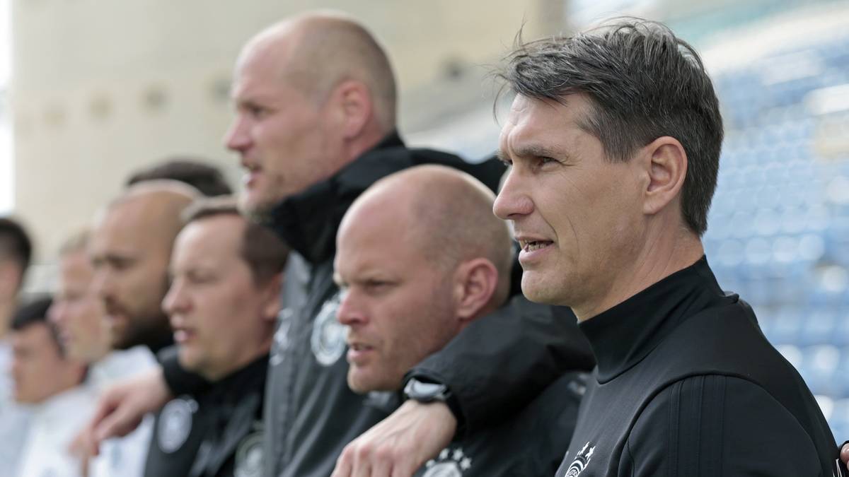 Die deutsche U17 von Cheftrainer Michael Prus kämpft bei der EM im letzten Gruppenspiel gegen Titelverteidiger Spanien (ab 20 Uhr LIVE im TV auf SPORT1) um den Einzug ins Viertelfinale