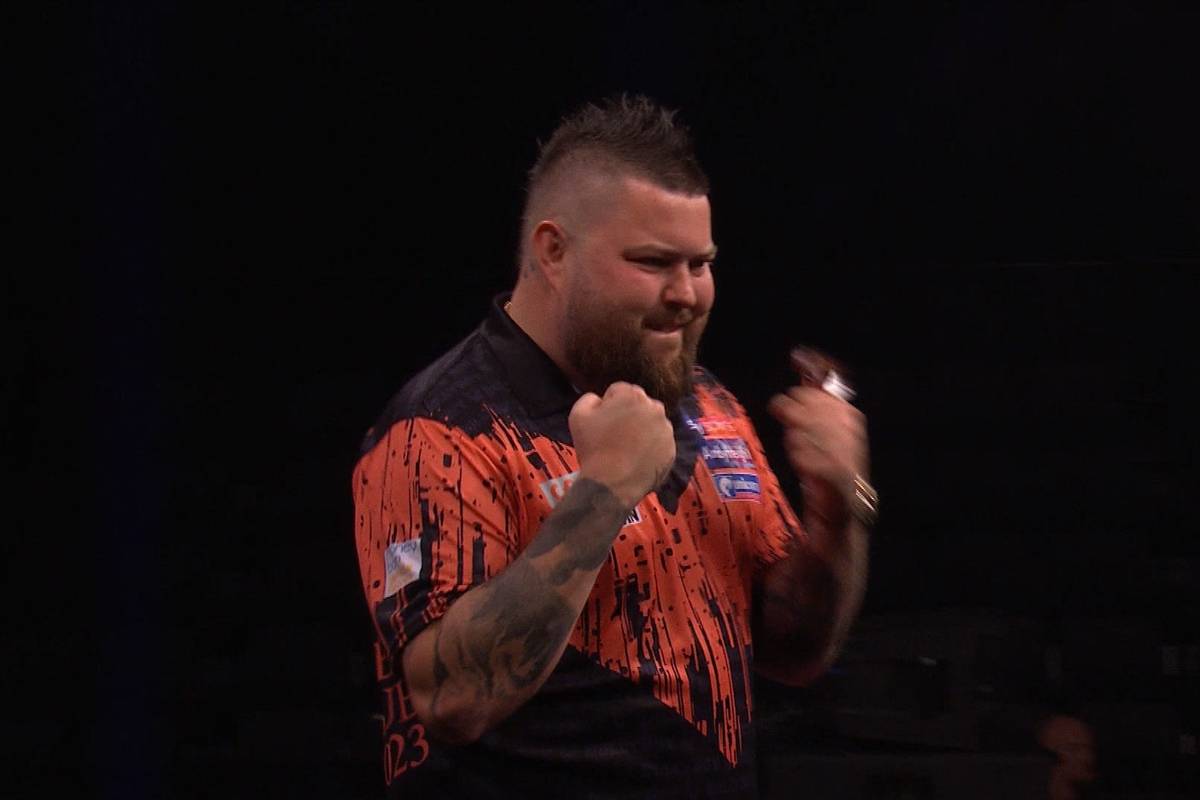 Weltmeister Michael Smith gewinnt den 14. Spieltag der Premier League of Darts gegen Jonny Clayton verdient mit 6:3. Zudem verpasste der Engländer knapp einen 9-Darter.