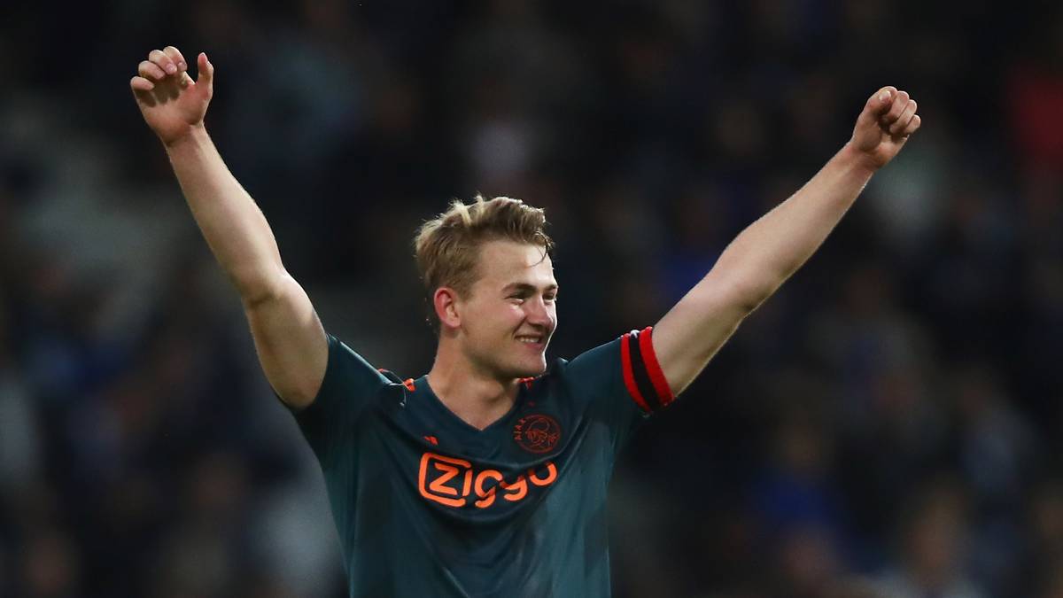 MATTHIJS DE LIGT: Erst 19 und schon Kapitän der Überraschungsmannschaft in der abgelaufenen Saison. Der Innenverteidiger ließ in der Champions League mit Ajax Amsterdam den geballten Offensivadel verzweifeln: von Benzema über Ronaldo bis zu Alli