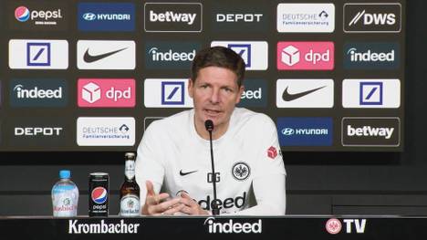 Oliver Glasner wehrt sich gegen die Kritik an seinen Offensivstars und holt zu einer kleinen Medienschelte aus.