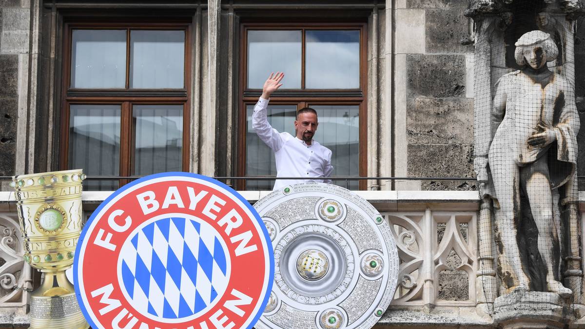 PLATZ 9 - FRANCK RIBÉRY, 
2007 für 30 Millionen von Olympique Marseille - Leistungsdaten für Bayern: 425 Spiele, 124 Tore, 182 Vorlagen. In der Zeit 24 Titel: u.a. 1x CL, 9x Meister, 6x Pokal. 2019 ablösefrei zu Florenz