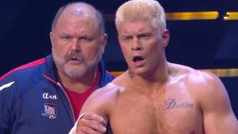 Arn Anderson (l.) und Cody Rhodes gaben bei AEW Dynamite Rätsel auf