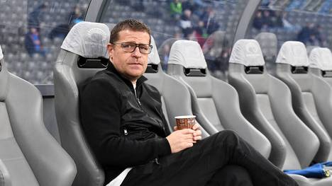 SPORT1-Reporter Oliver Müller berichtet aus Mönchengladbach über die aktuellsten Entwicklungen bei den Fohlen. Max Eberl steht weiter hinter Adi Hütter, auch wenn Eberl selbst momentan krankheitsbedingt fehlt.