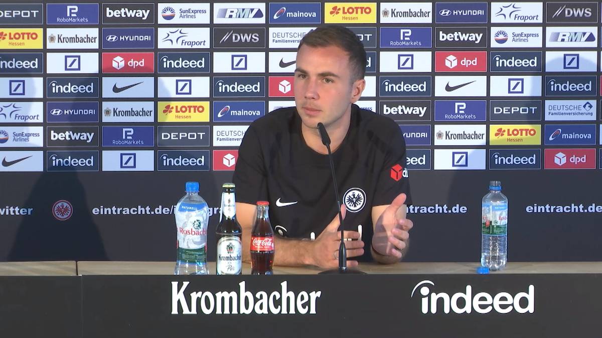 Mario Götze ist einer der Neuzugänge von Eintracht Frankfurt. Auf der Pressekonferenz erklärt der Weltmeister von 2014 warum er sich für die Bundesliga und die SGE entschieden hat. 