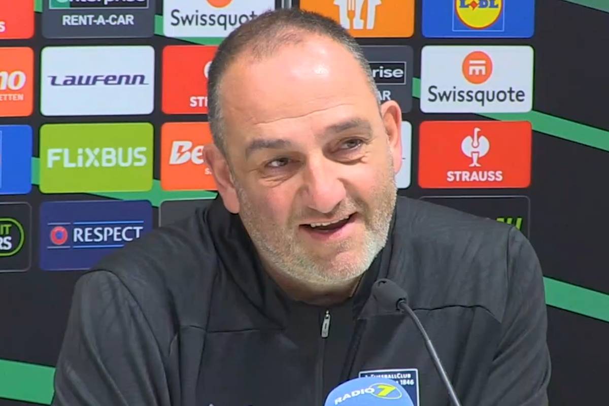 Für viele Heidenheimer ist die Conference-League-Partie gegen den FC Chelsea sicherlich das Spiel ihres Lebens. Trainer Frank Schmidt geht wie gewohnt etwas pragmatischer an die Sache heran.