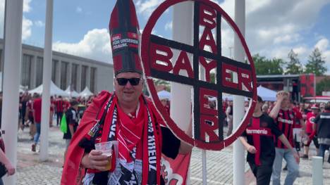 Bayer Leverkusen steht im DFB-Pokalfinale. Die Fans sind schon vor Beginn der Partie in Partystimmung. 
