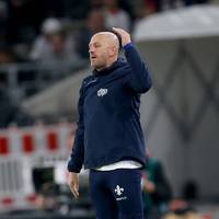 Vor dem Heimspiel gegen Werder Bremen erklärt Torsten Lieberknecht die Hintergründe seines viel diskutierten Club-Urlaub-Vergleichs. Das Schiedsrichtergespann sei mit der Kritik nicht gemeint gewesen.