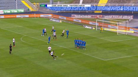 Viktoria Köln fährt gegen Schlusslicht Jena einen enorm wichtigen Dreier im Abstiegskampf ein. Überragender Mann bei den Rheinländern ist Kapitän Mike Wunderlich.