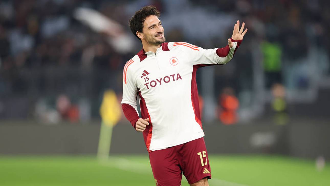 Mats Hummels lächelt und winkt