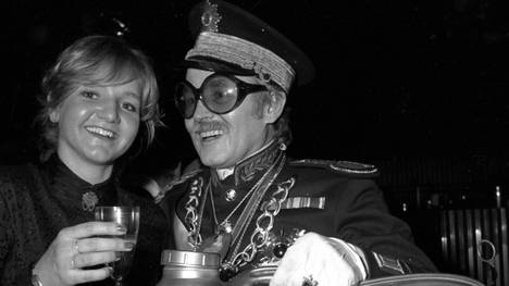 Conny Freundorfer beim Münchner Sportlerfasching 1979 mit Ski-Legende Christa Kinshofer