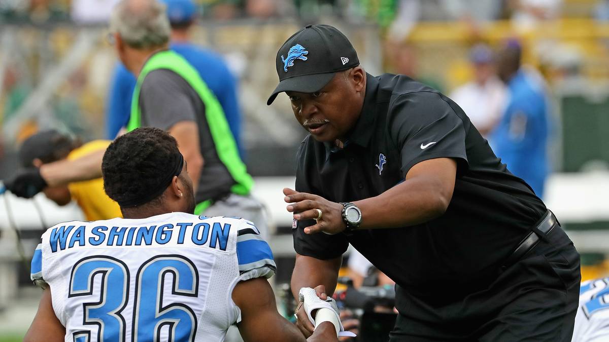 Die Running Back-Position ist bei den Lions nur noch dünn besetzt, denn mit Dwayne Washington, der am letzten Spieltag vom Feld humpelte, fehlt vorübergehend auch ein Ersatzmann