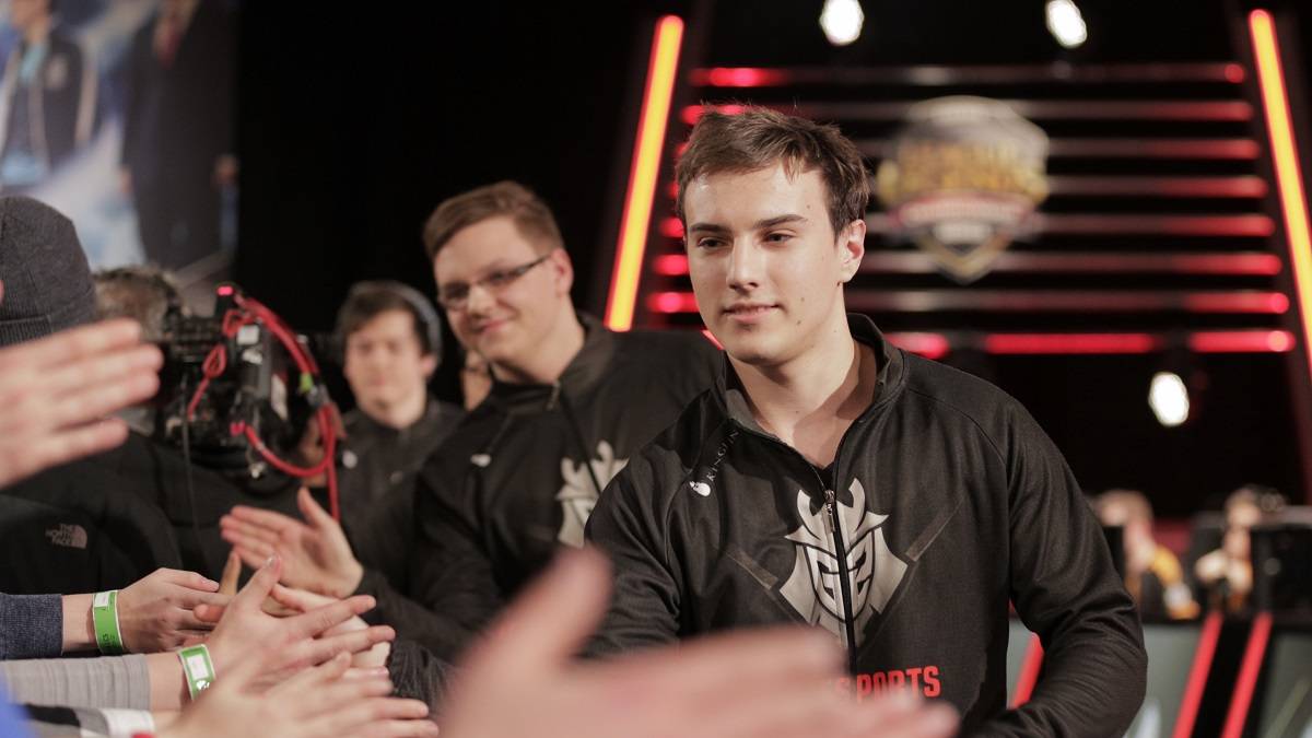 G2s Jungstar Luka ‚Perkz‘ Perković hat inzwischen Routine im Abklatschen mit den Fans.