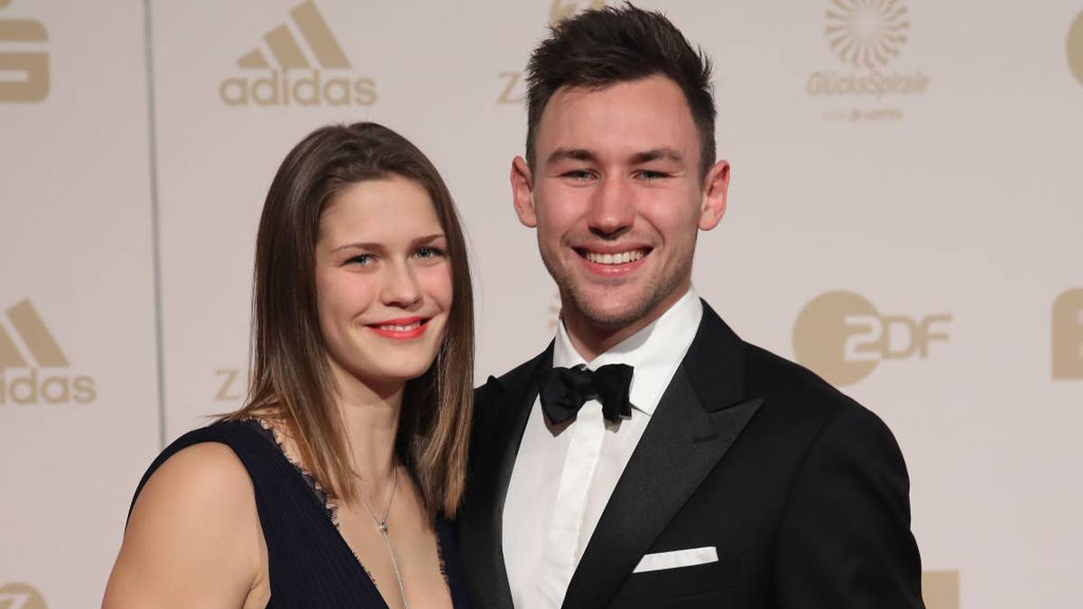 Auch Niklas Kaul hat ein sehr erfolgreiches Jahr hinter sich. Bei der WM gewann der Zehnkämpfer sensationell Gold. Die Gala lässt er sich mit Freundin Mareike Rösing nicht entgehen - und hat erneut etwas zu feiern: Kaul ist "Sportler des Jahres"