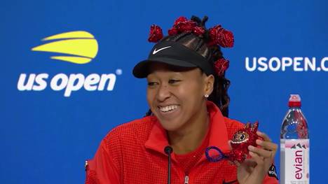 Naomi Osaka erregte bei den US Open vor ihrem Erstrundenmatch die Aufmerksamkeit der Fans mit einem schmuckvollen Plüschtier. Beim Namen ließ sie sich von Tennislegende Billie Jean King inspirieren.
