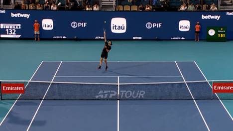 Alexander Zverev muss sich mal wieder Jannik Sinner geschlagen geben. Der Hamburger verliert im Halbfinale des ATP-Masters in Miami gegen den italienischen Weltranglistenzweiten.