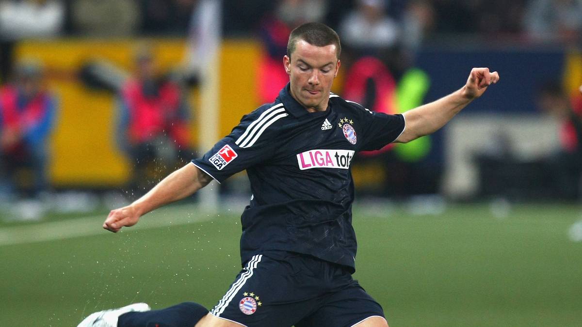 Alexander Baumjohann, Borussia Mönchengladbach (2009/2010) - FLOP: Eine starke Saison reichte dem ehemaligen Juniorennationalspieler, um vom großen FC Bayern verpflichtet zu werden. Nach nur drei Spielen in der Hinrunde (insgesamt 91 Minuten) wurde er jedoch zum FC Schalke verliehen und machte in der Folge nie wieder ein Spiel für den Rekordmeister. Durchsetzen konnte er sich anschließend nirgendwo mehr. Zuletzt stand er beim australischen Erstligisten Sydney FC unter Vertrag.