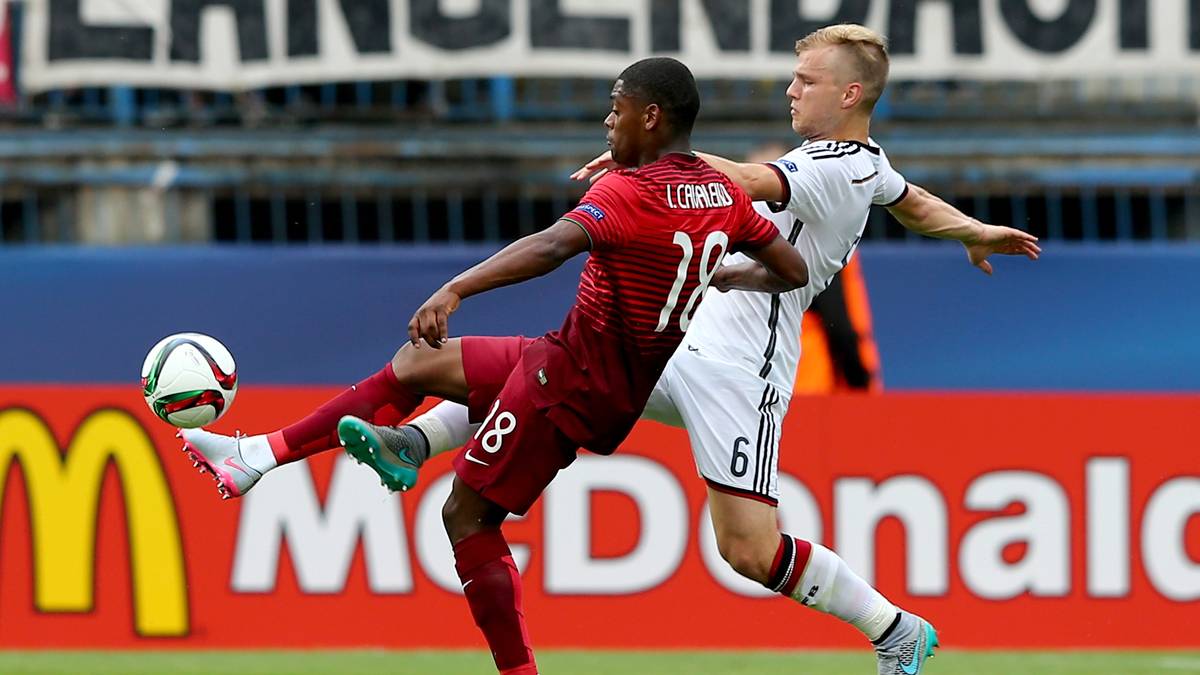 JOHANNES GEIS (bis 45. Minute): Bekommt endlich seine Chance von Anfang an, versucht es mit den von ihm gewohnten Stärken: bissig im Zweikampf, mit langen Bällen und scharf getretenen Standards. Doch er bekommt keinen Zugriff auf die Partie. Muss nach der Pause für den offensiveren Max Meyer weichen - SPORT1-Note: 4,5