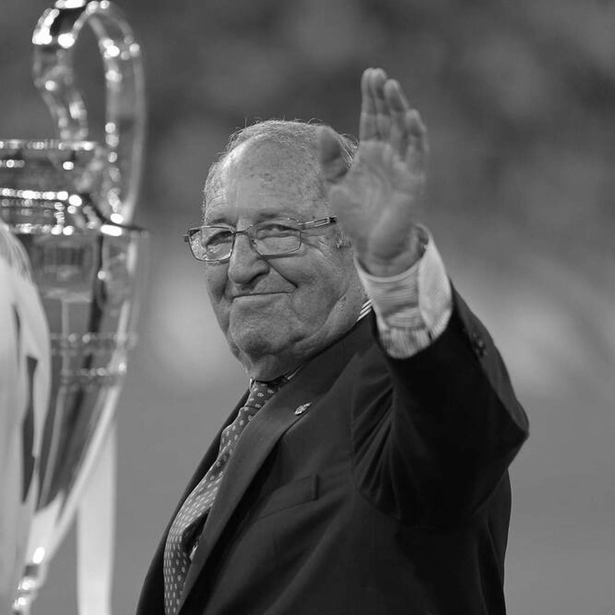 Real Madrid trauert um eine Vereinslegende: Francisco ‚Paco‘ Gento ist am Dienstag im Alter von 88 Jahren gestorben.