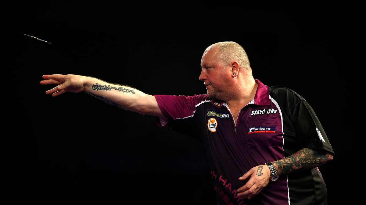 ANDY HAMILTON: Noch krasser ist der Absturz von Hamilton. Er verlor zu Beginn des Jahres 2018 seine PDC-Tourkarte und tritt nun bei der zweitklassigen BDO-WM an, die im Anschluss an die PDC-WM stattfindet