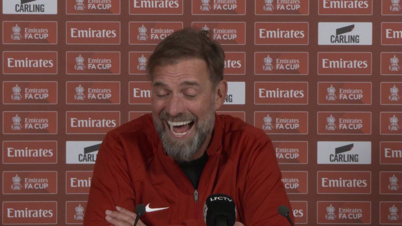Jürgen Klopp lacht über Frage nach der Defensive ohne Virgil van Dijk