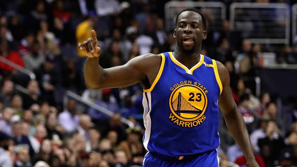 DEFENSIVE PLAYER OF THE YEAR - RANG 3, DRAYMOND GREEN (Golden State Warriors): Im Schatten der Superstars Stephen Curry, Kevin Durant und Klay Thompson ist Green der emotionale und defensive MVP der Warriors. Mit 2,1 Steals ist er der beste Balldieb der Liga, dazu kommen 1,4 Blocks und 10,4 Rebounds. Er hält den Laden hinten zusammen und kann mehrere Positionen verteidigen