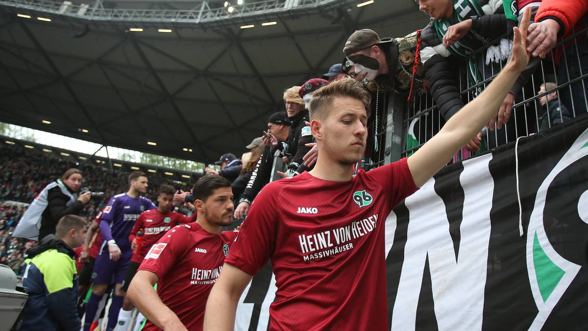 SPORT1 macht den Check bei 96. Wie weit sind die Niedersachsen schon? Wie bereit ist der neue Kader der Roten und welches Ziel wurde von den Verantwortlichen ausgegeben?