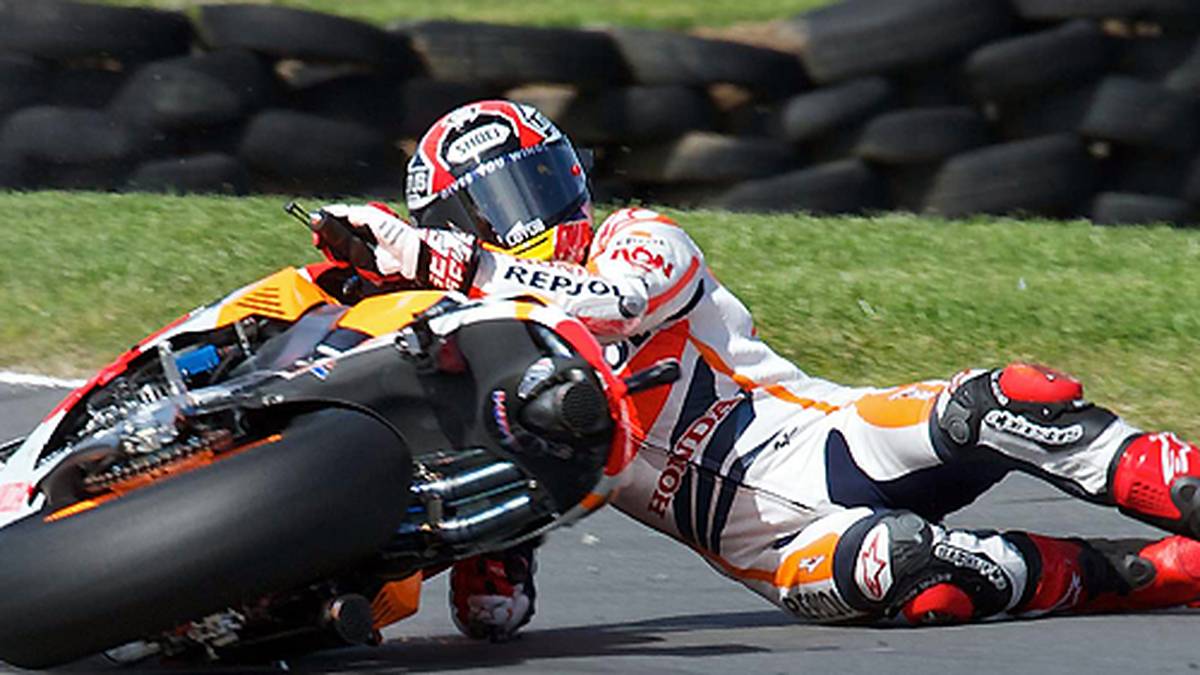 Doch Marquez ließ sich in seinem Weltmeister-Jahr weder von Stürzen...