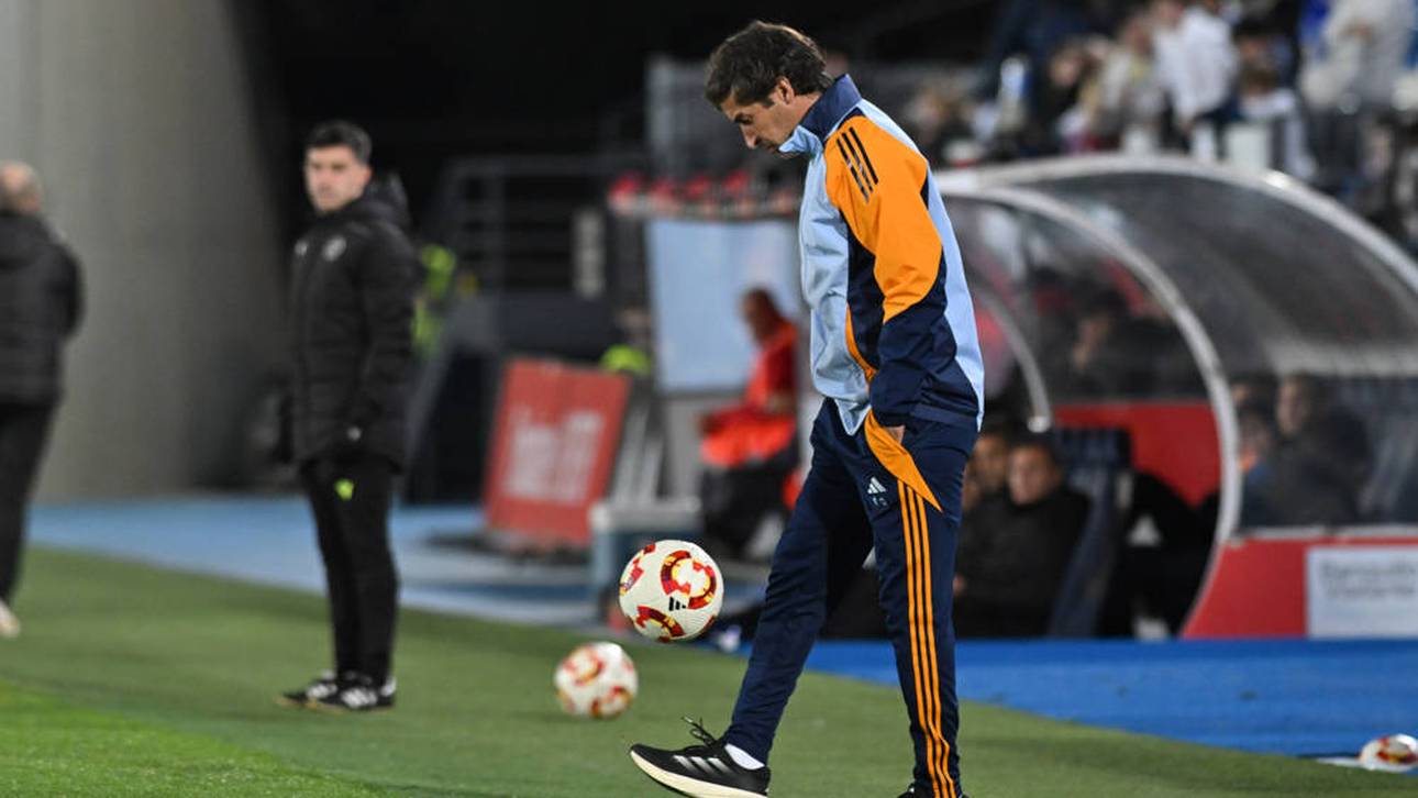 Raúl an der Seitenlinie für Real Madrid II