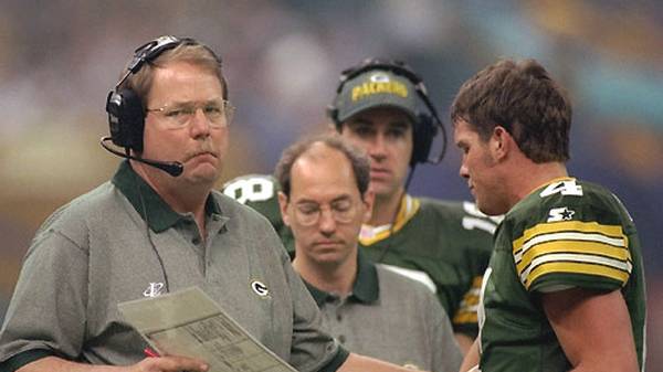 Zusammen mit Packers-Headcoach Mike Holmgren, der ebenfalls 1992 zu den "Cheeseheads" wechselt, erlebt Favre seine erfolgreichste Zeit in der NFL