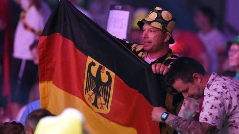 Bald zahlreich in London: Darts-Fans aus Deutschland