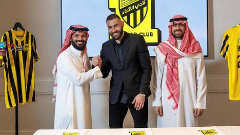 Der französische Stürmer Karim Benzema wechselt als nächster prominenter Fußballer nach Saudi-Arabien. Al Ittihad hat den Ballon-d‘Or-Gewinner via Twitter mit einem Fauxpas begrüßt.