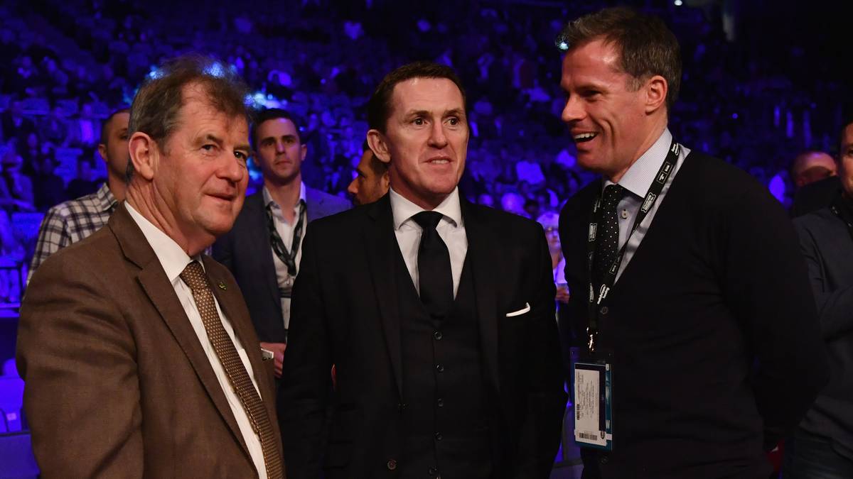 Auch der britische Geschäftsmann J.P. McManus, Jockey Tony McCoy und Ex-Liverpool-Star Jamie Carragher (von links) waren Teil des Treffens der Reichen und Schönen