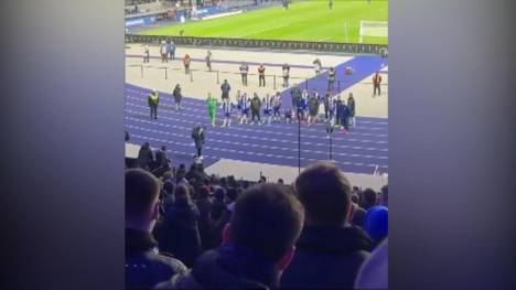 Nach der bitteren Heimpleite gegen Münster müssen die Hertha-Profis zum Rapport vor der Ostkurve antreten. Hertha-Capo "Kreisel" macht den Spielern ein knallharte Ansage - und bemüht sogar ein legendäres Zitat von Uli Hoeneß.