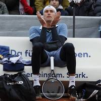Alexander Zverev hofft in Madrid auf bessere Bedingungen. Zwar liebe er München - doch eine Sache nervt ihn dann doch, weil sie seine Chancen auf den Turniersieg minimiere.