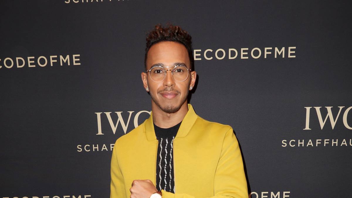 Der Brite, der auch abseits seines Formel-1-Engagements in anderen Lebensbereichen wie Mode und durch Werbung seinen Kontostand aufbessert, will Schumacher auch als Rekordweltmeister ablösen. 2018 holte er seinen fünften Titel