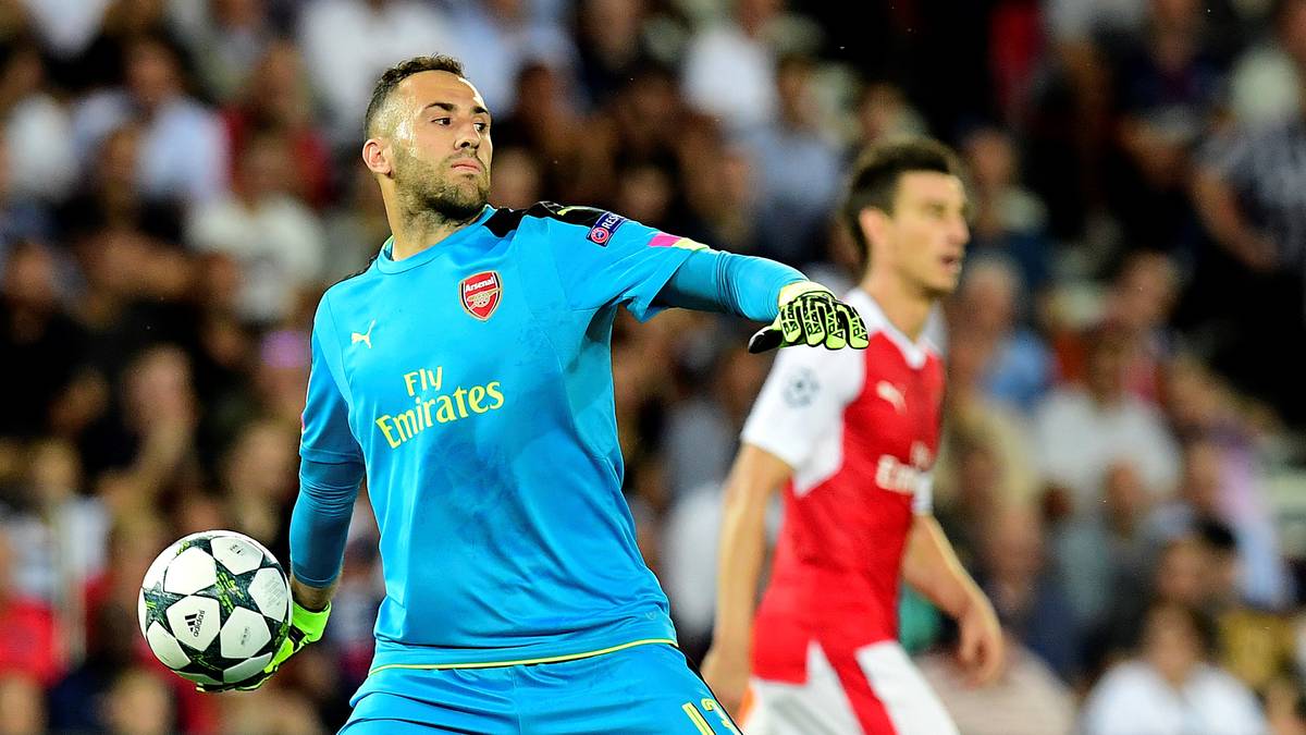 TOR - DAVID OSPINA: Der Kolumbianer ist eigentlich die Nummer zwei der Gunners. Trainer Arsene Wenger lässt ihn aber schon die ganze Saison in der Königsklasse ran. Ob Petr Cech nicht die bessere Wahl wäre? Vorteil Bayern - 1:0