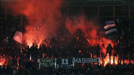 Pyrotechnik bei den Fans von Inter Mailand